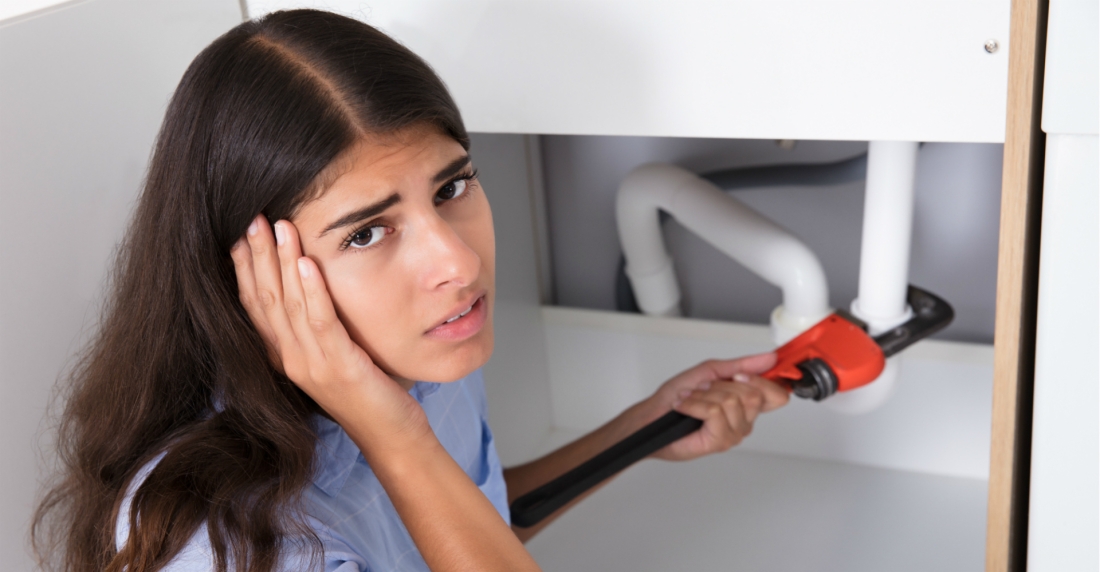 Emergency-Plumber-When-to-Call-a-Plumber-for-a-Clogged-Drain-1